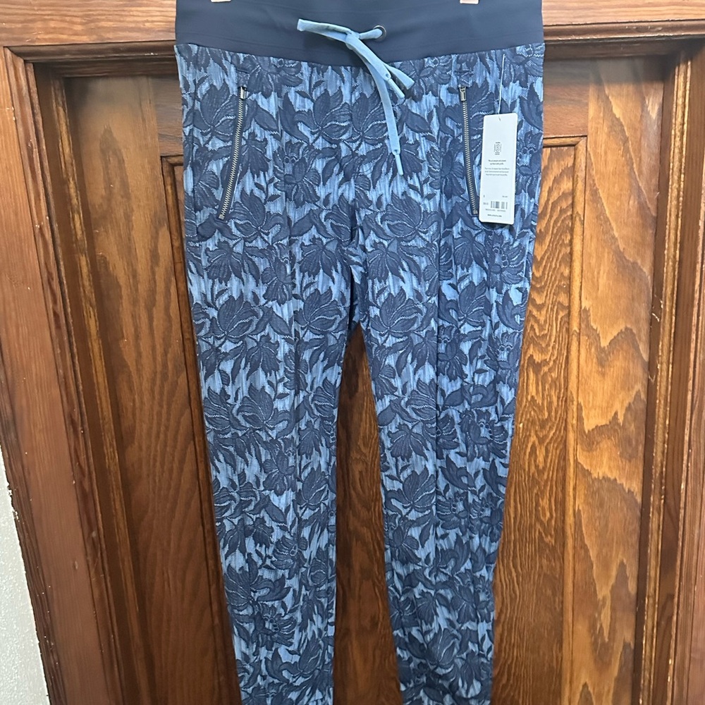 Athleta Trekkie North Joggers